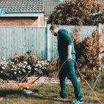 „Te is küzdesz a kerteddel? Így válaszd ki a fűnyírót, hogy ne a fű, hanem te legyél a nyertes!”