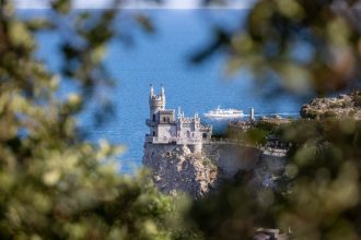 Farkasalma a kertben? Így szelídítheted meg a természet egyik legellentmondásosabb növényét!