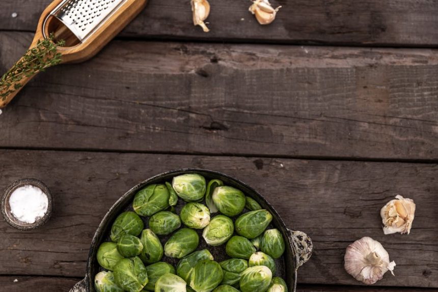 Amikor a fokhagyma zöld hajtásai a spájzban szökkennek – friss kutatások alapján így fejleszd tovább cserépben a tavaszi vitaminbombát!